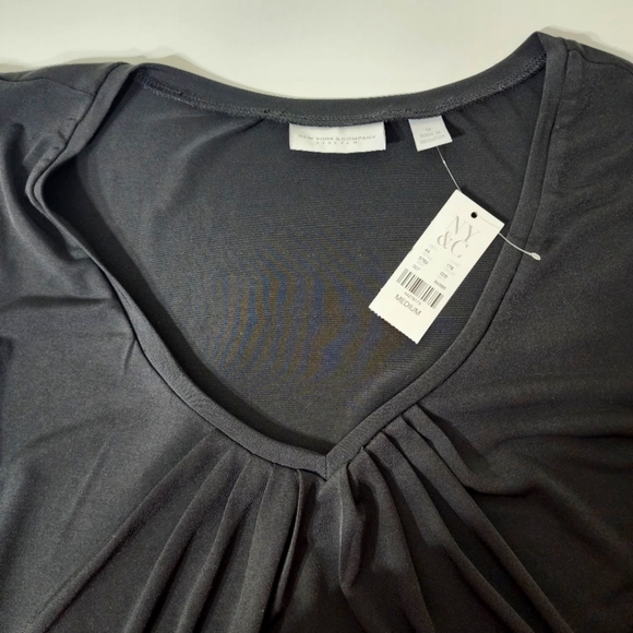 New York & Company Sleeveless black V-neck Top, Sz: M - Picture 3 of 5